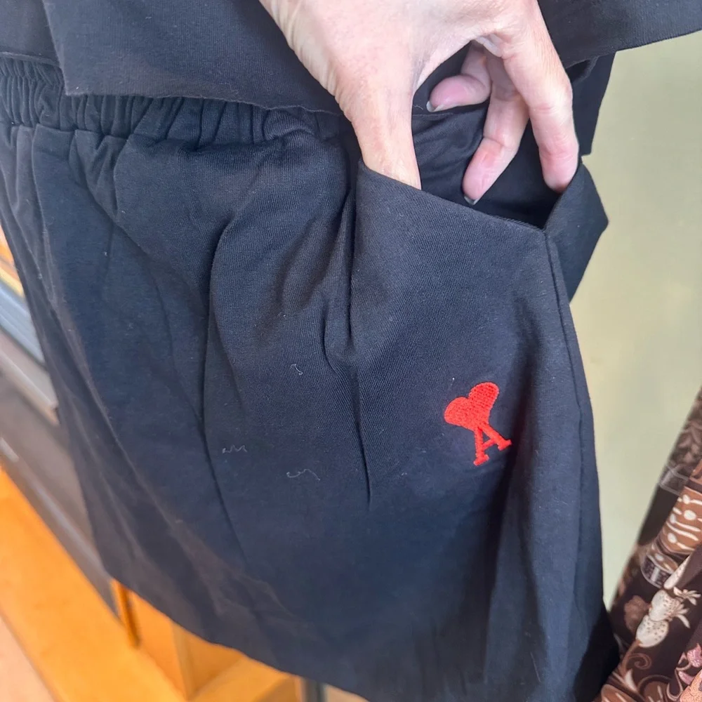 Black Women's Elastic-Waist Skirt with Red Heart Detail - Picture 8 of 13